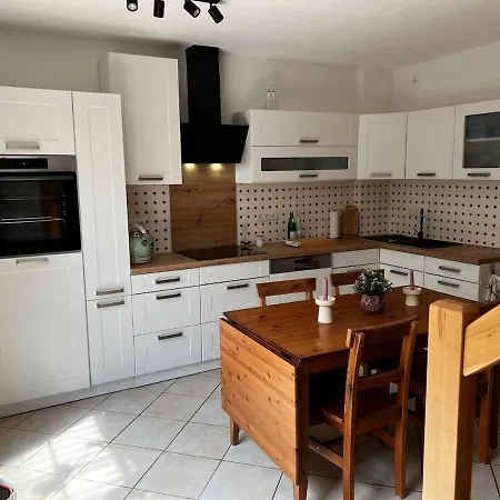 Apartment Maisonette Ferienwohnung, Fußläufig Zum Fleesensee Mit Eigenem Garten