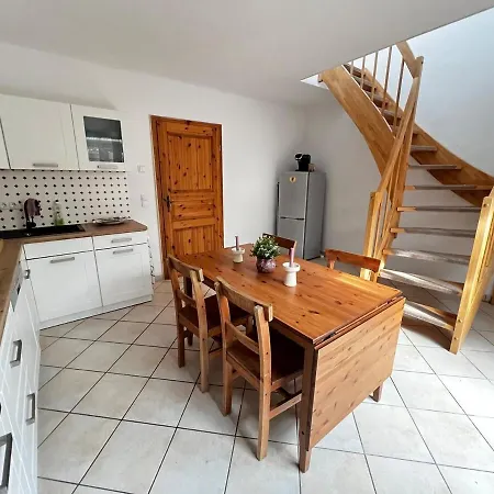 Maisonette Ferienwohnung, Fusslaeufig Zum Fleesensee Mit Eigenem Garten Daire