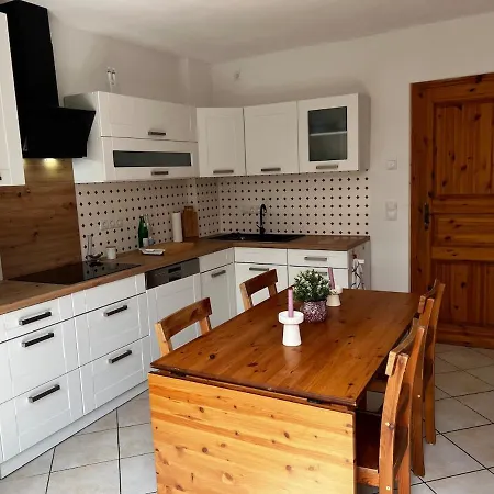 아파트 Maisonette Ferienwohnung, Fusslaeufig Zum Fleesensee Mit Eigenem Garten