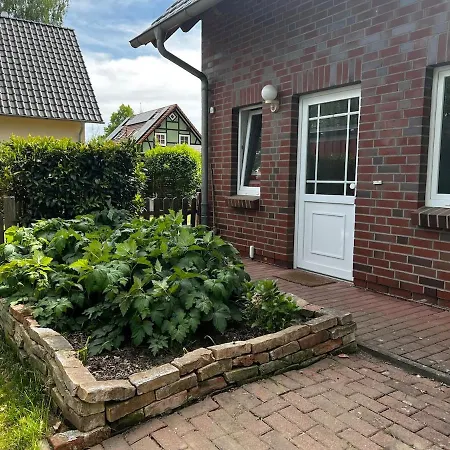 Daire Maisonette Ferienwohnung, Fusslaeufig Zum Fleesensee Mit Eigenem Garten