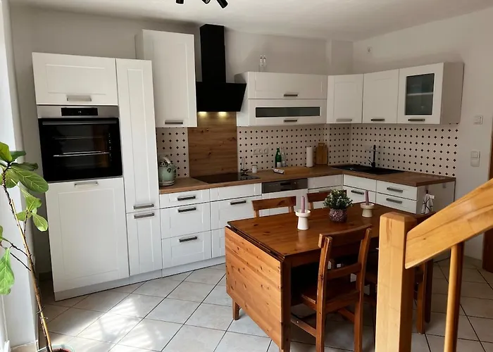 Lägenhet Maisonette Ferienwohnung, Fusslaeufig Zum Fleesensee Mit Eigenem Garten