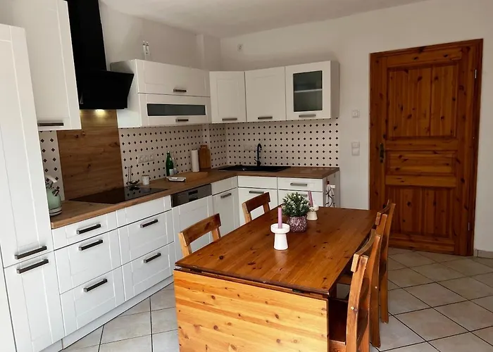 Lägenhet Maisonette Ferienwohnung, Fusslaeufig Zum Fleesensee Mit Eigenem Garten