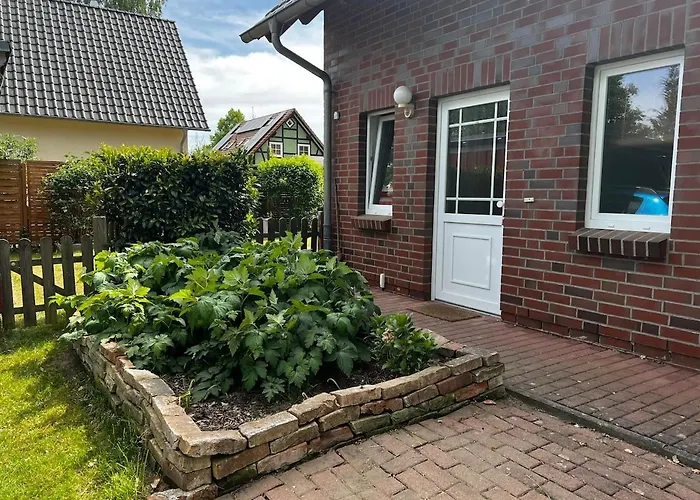 Lägenhet Maisonette Ferienwohnung, Fusslaeufig Zum Fleesensee Mit Eigenem Garten